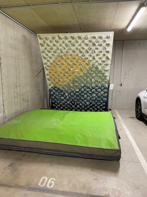 mur d escalade garage mur d'escalade dans un parking de copropriété